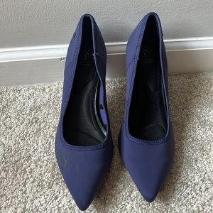 Simply Vera Wang. I’m a 9 they are a tad too big for me